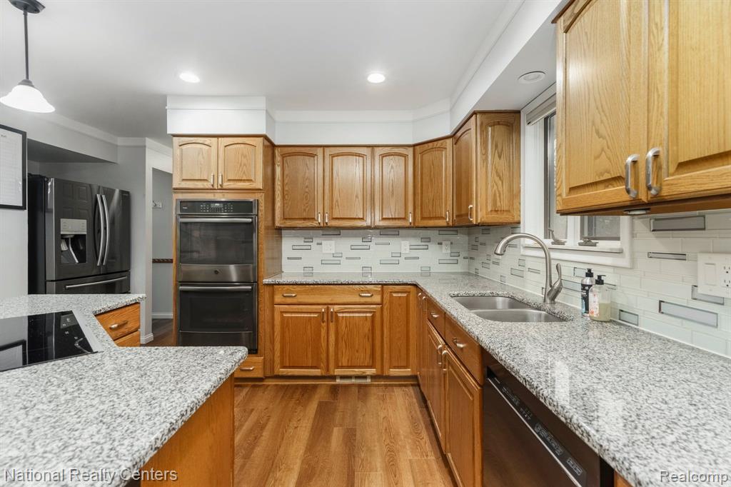825 E WARDLOW Road, Highland, MI 48356 — Photo 19