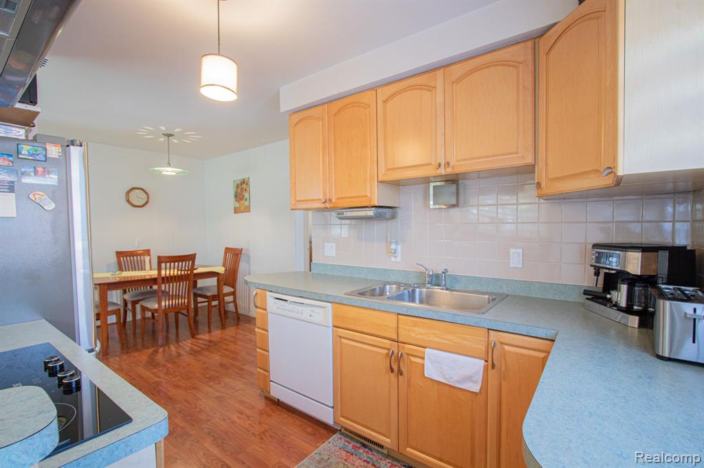25125 CAMPBELL Avenue, Warren, MI 48089 — Photo 7