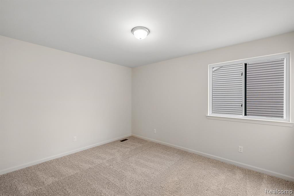 51794 Maple Leaf Drive, Macomb, MI 48042 — Photo 21