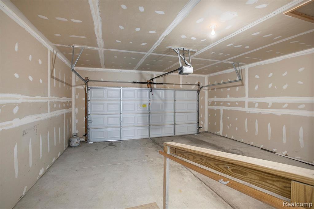 413 MULBERRY Drive, Commerce Twp, MI 48390 — Photo 31