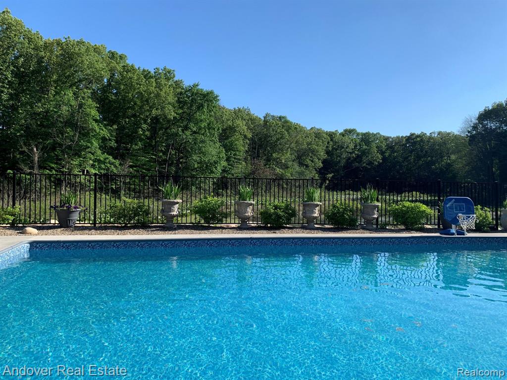 9581 AUTUMNWOOD Circle, Kalamazoo, MI 49009 — Photo 50
