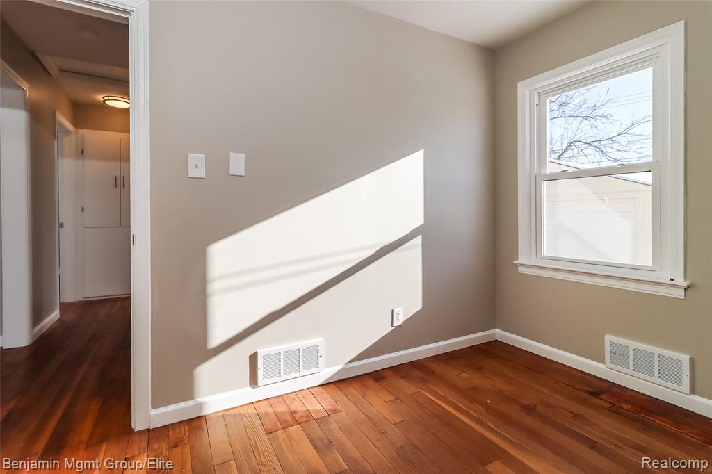28461 Marquette Street, Garden City, MI — Photo 5