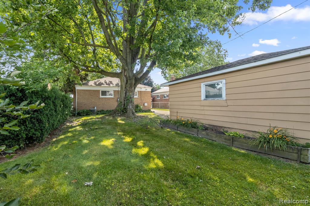 8708 HURON Street, Taylor, MI 48180 — Photo 34