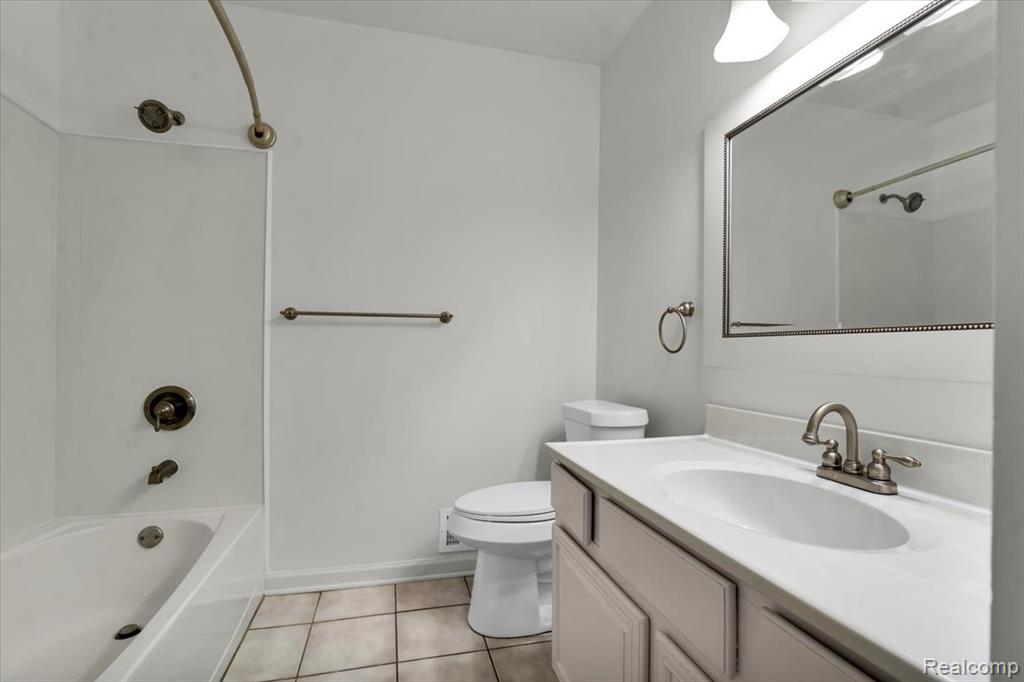 4460 Bristolwood Drive, Flint, MI 48507 — Photo 21