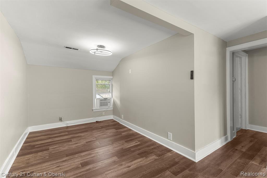 8086 Chalmers Avenue, Warren, MI 48089 — Photo 4