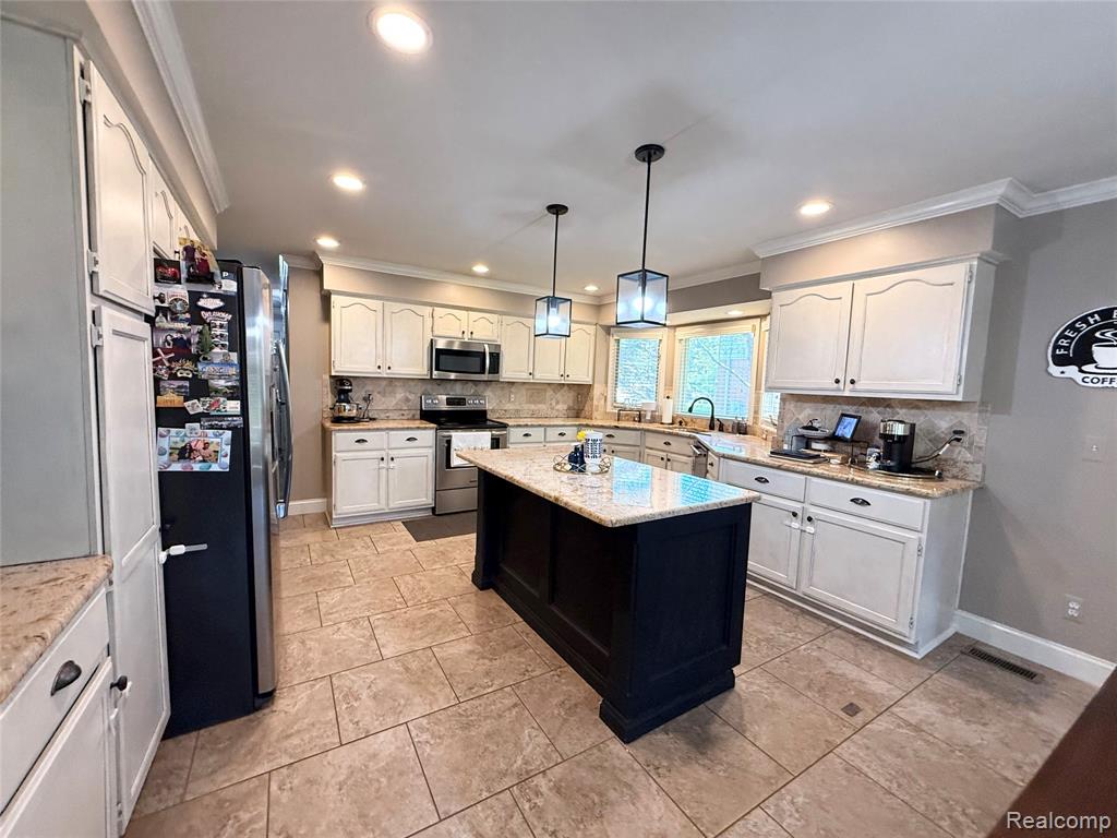 46557 Glen Pointe Drive, Utica, MI 48315 — Photo 16