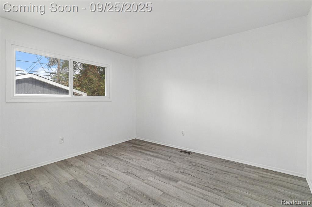 751 E Maxlow Avenue, Hazel Park, MI 48030 — Photo 11