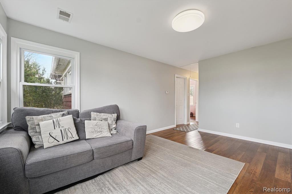 4302 MANDALAY Avenue, Royal Oak, MI 48073 — Photo 7