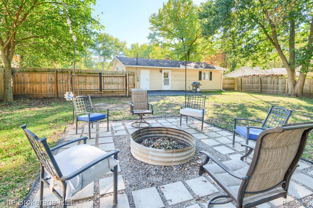 6230 Woodsdale Drive, Grand Blanc, MI 48439 — Photo 7
