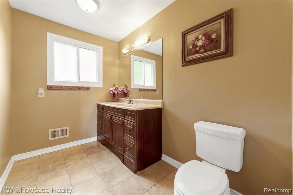 7969 Richardson Road, West Bloomfield, MI 48323 — Photo 18