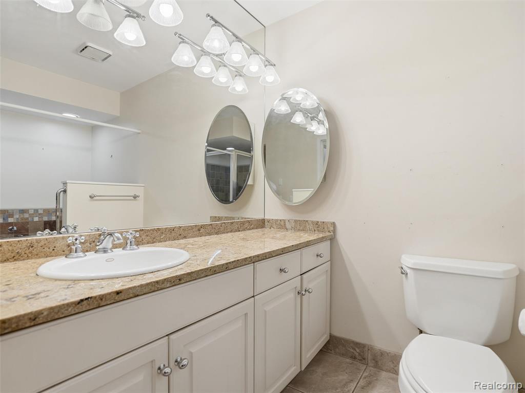 426 Oak Run Court, Royal Oak, MI 48073 — Photo 15