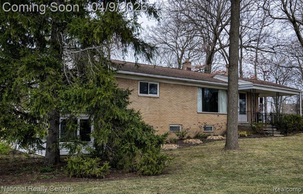 7010 Locklin Street, West Bloomfield, MI 48324 — front exterior