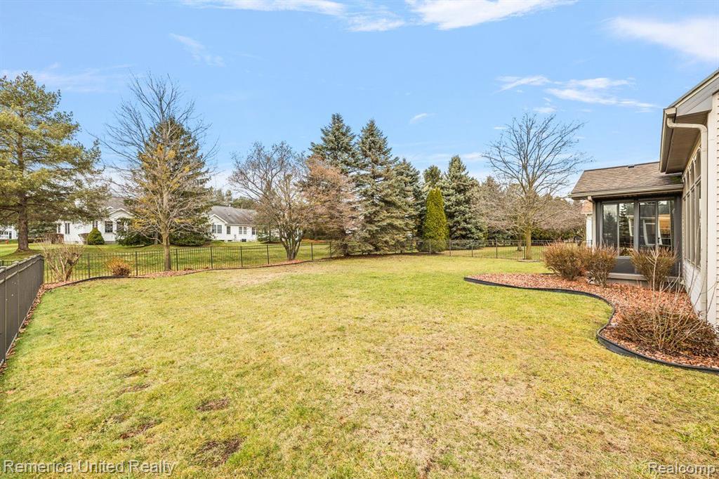 686 W CALEDONIA Street, Howell, MI 48843 — Photo 10