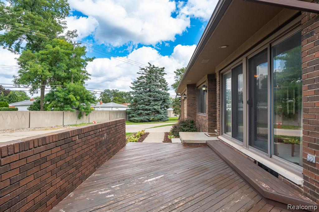 8341 Clay Court, Sterling Heights, MI 48313 — Photo 20