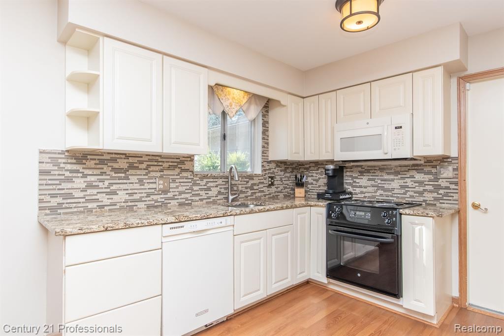 9117 Sussex Street, White Lake, MI — Photo 11
