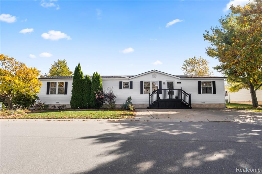 996 River Line Drive, Howell, MI 48843 — front exterior
