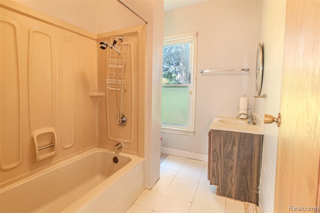 749 E East Newburg Road, Carleton, MI 48117 — Photo 39