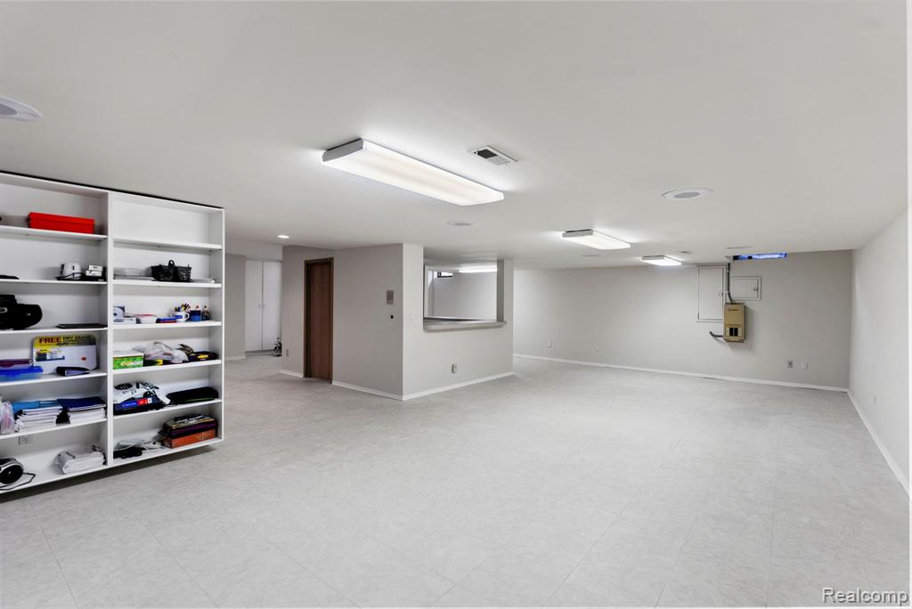 5322 Pond Bluff Drive, West Bloomfield, MI 48323 — Photo 47