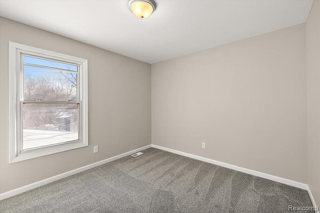 927 Alan Drive, Lake Orion, MI 48362 — Photo 32