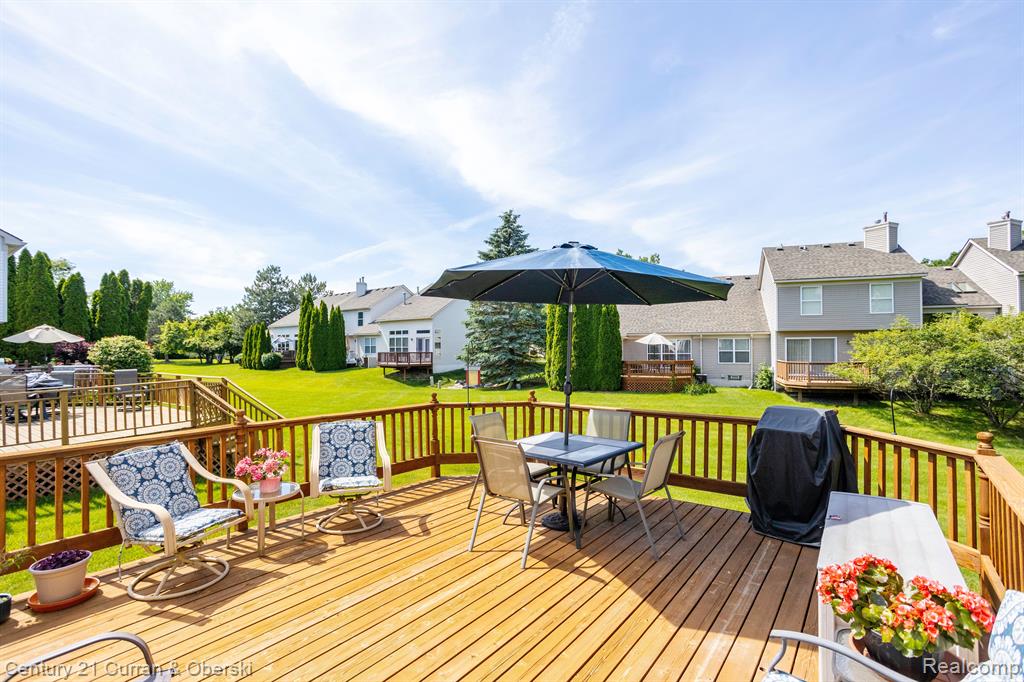 2531 Pine Drive, Wixom, MI 48393 — Photo 32