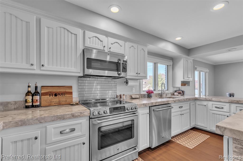 7660 Maceday Lake Road, Waterford, MI 48329 — Photo 31