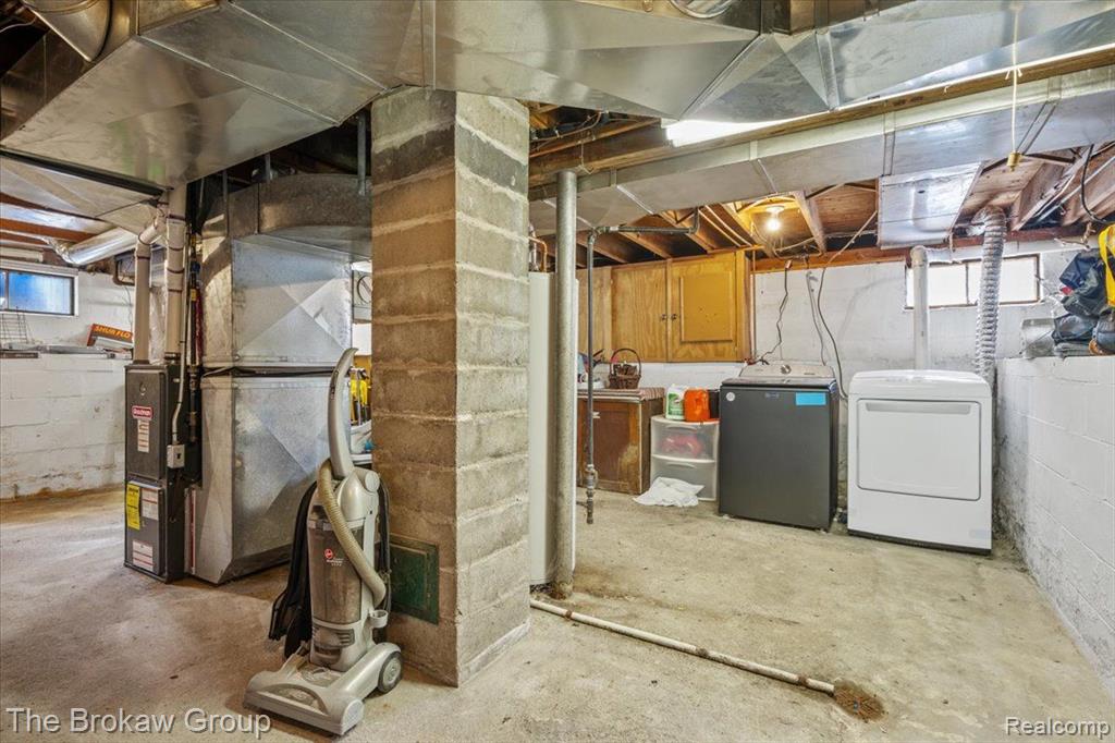 4145 HILLCREST Drive, Warren, MI 48092 — Photo 47