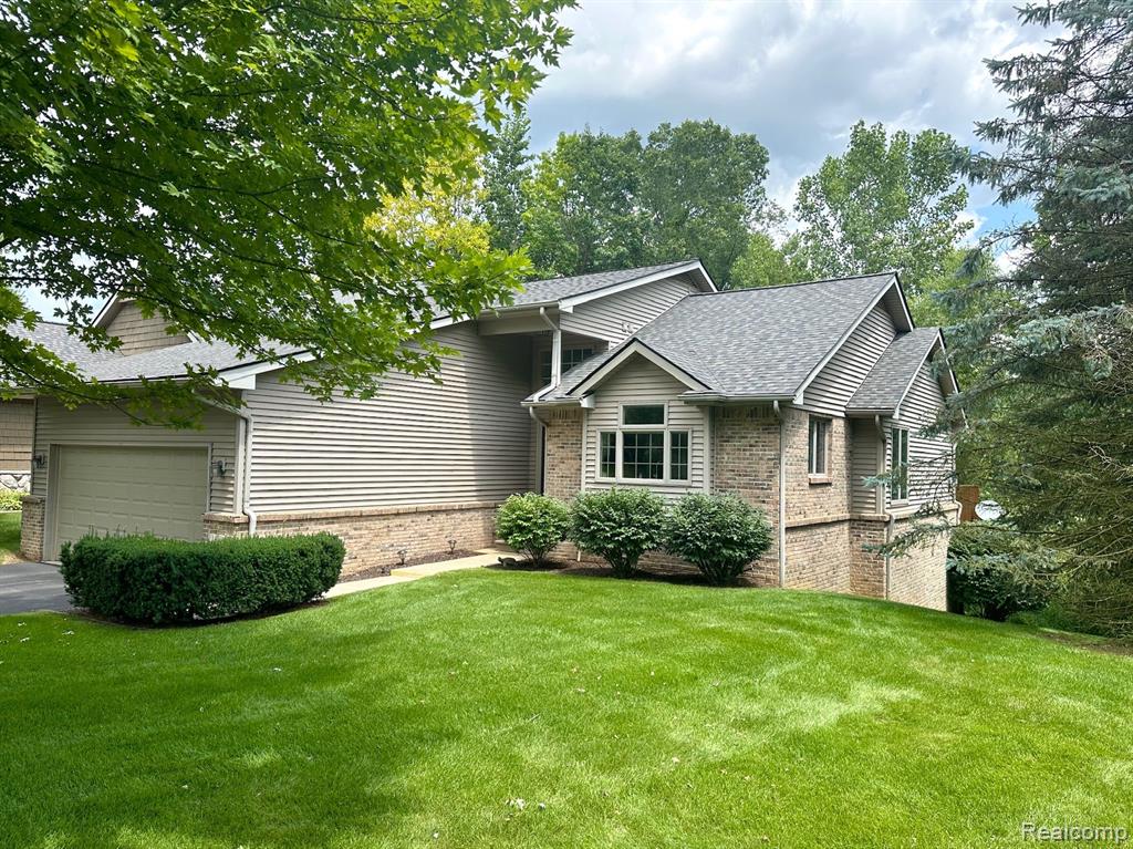 1439 DARNEL Drive, Brighton, MI 48116 — Photo 2
