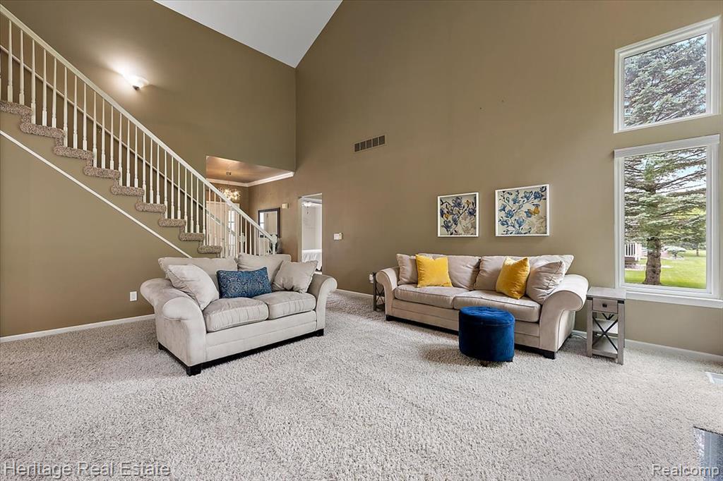 624 Glenmoor Drive, Oxford, MI 48371 — Photo 9