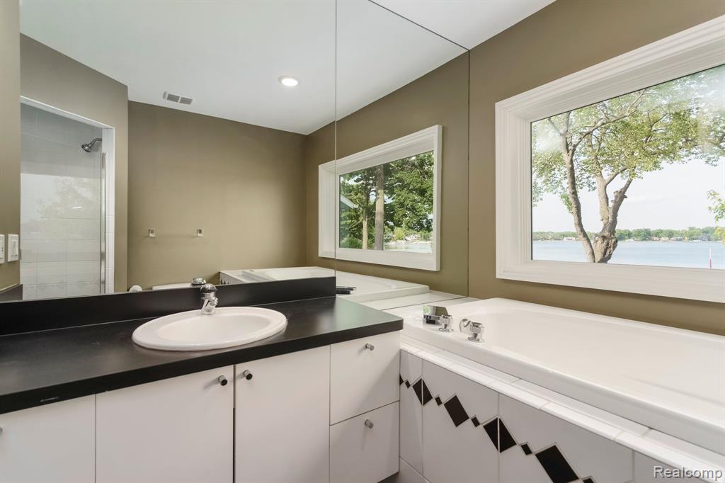 775 Lyle Drive, Waterford, MI 48327 — Photo 39