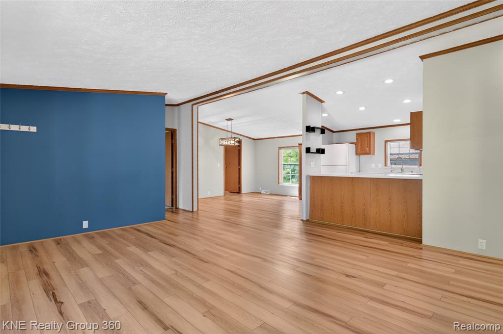 672 Red Oaks Drive, Howell, MI 48843 — Photo 6