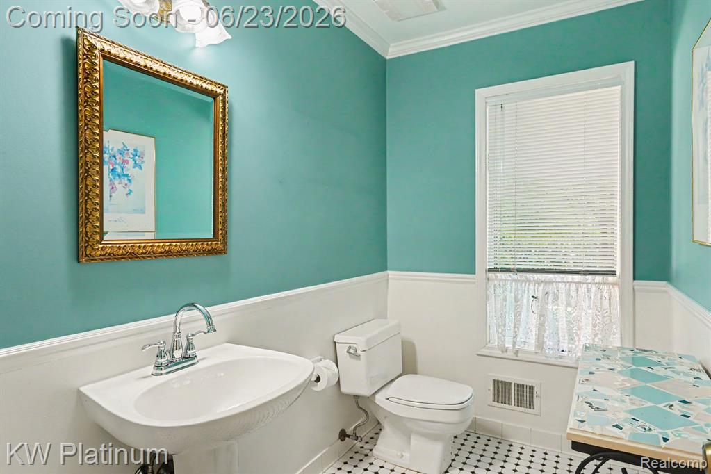 41945 Hillview Drive, Sterling Heights, MI 48314 — Photo 13