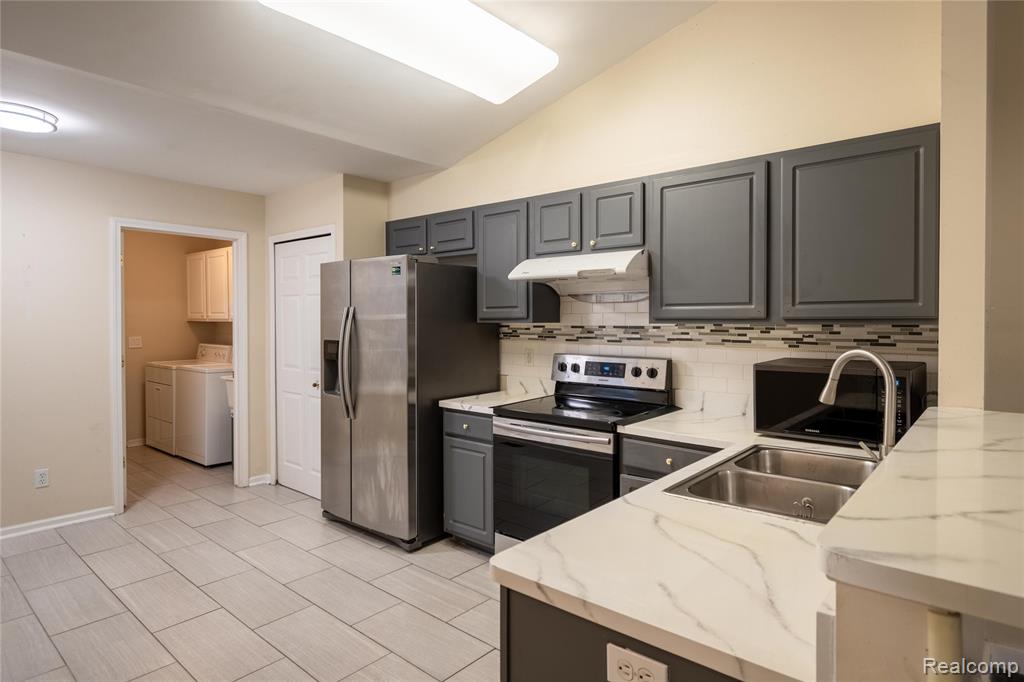 41063 Millbrook Drive, Sterling Heights, MI 48314 — Photo 2