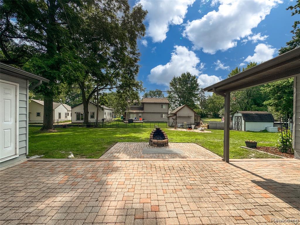 545 Woodbridge Circle, Waterford, MI 48327 — Photo 25