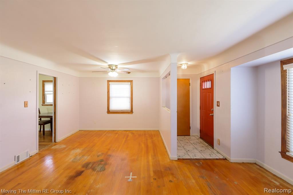 6735 Whitby Street, Garden City, MI — Photo 4