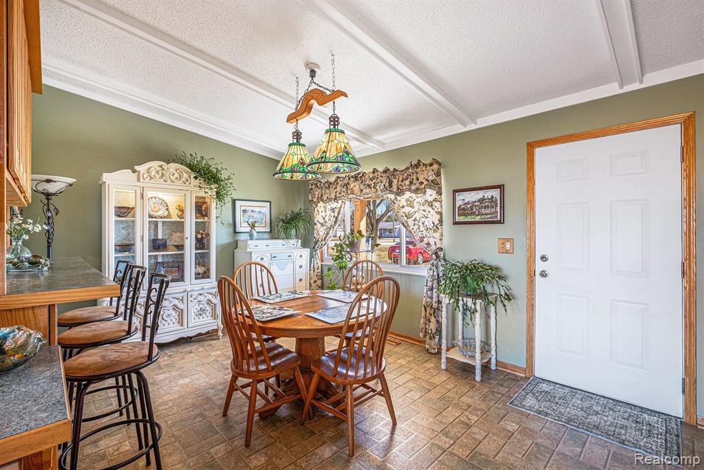 6063 E MAPLE Avenue, Grand Blanc, MI 48439 — Photo 6