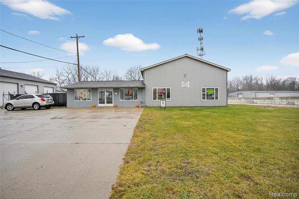 4057 Commerce Drive, Flushing, MI 48433 — front exterior