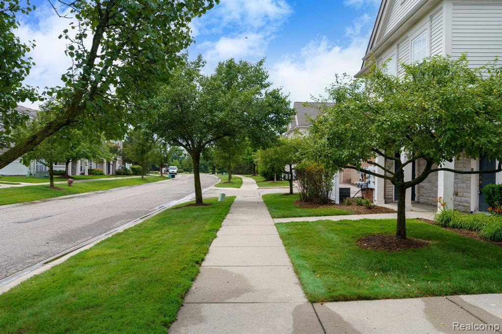 5200 ADDINGTON Drive, 49, Commerce Twp, MI 48390 — Photo 34