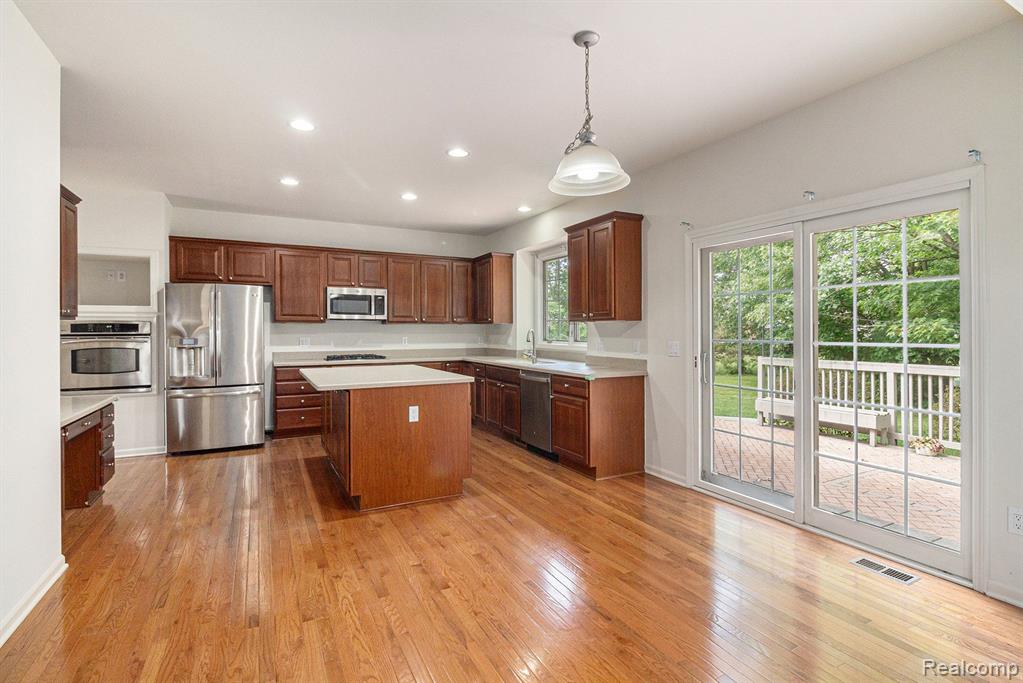 1390 LEGACY Court, Canton, MI 48187 — Photo 11