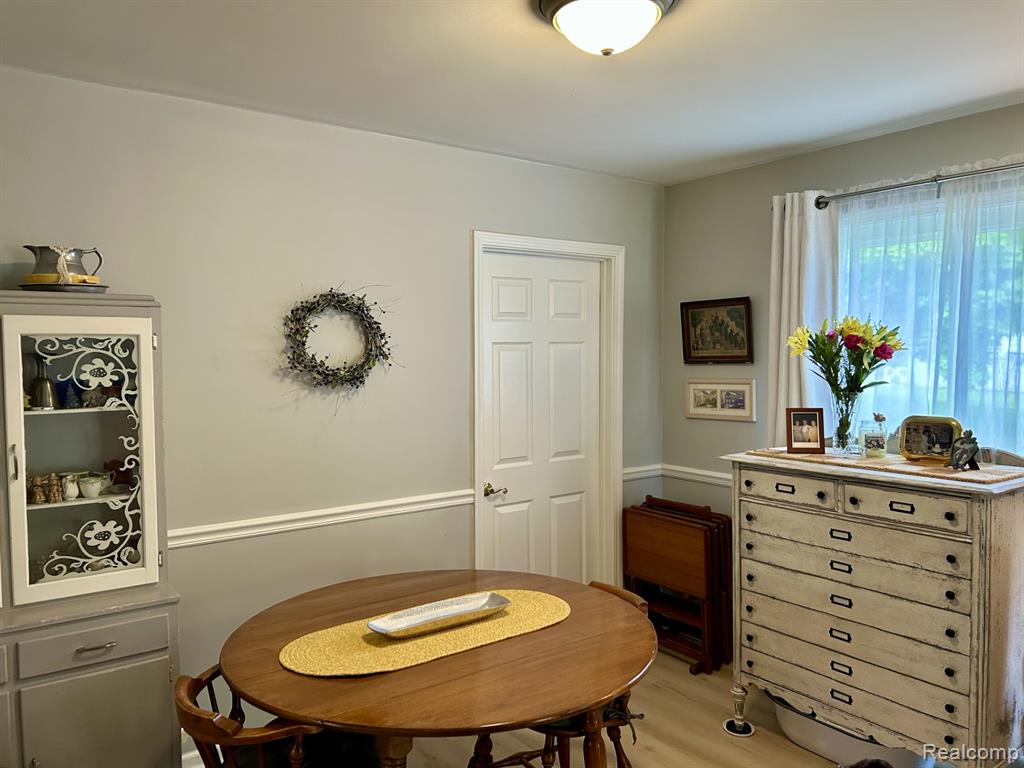 516 Clinton W, Howell, MI 48843 — Photo 7