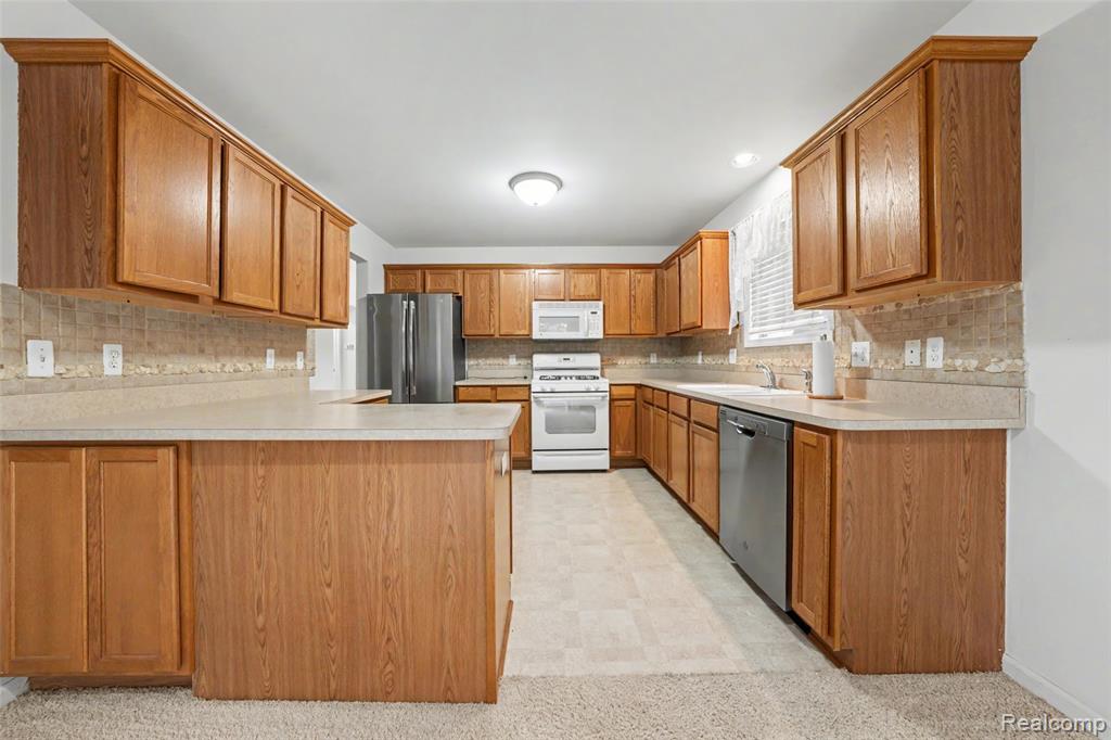 45467 Coachfort Drive, Macomb, MI 48044 — Photo 9