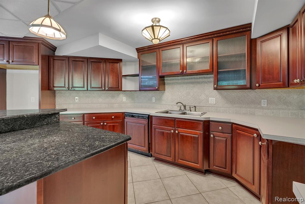 5779 Pinecrest Estates Drive, Ann Arbor, MI 48105 — Photo 52