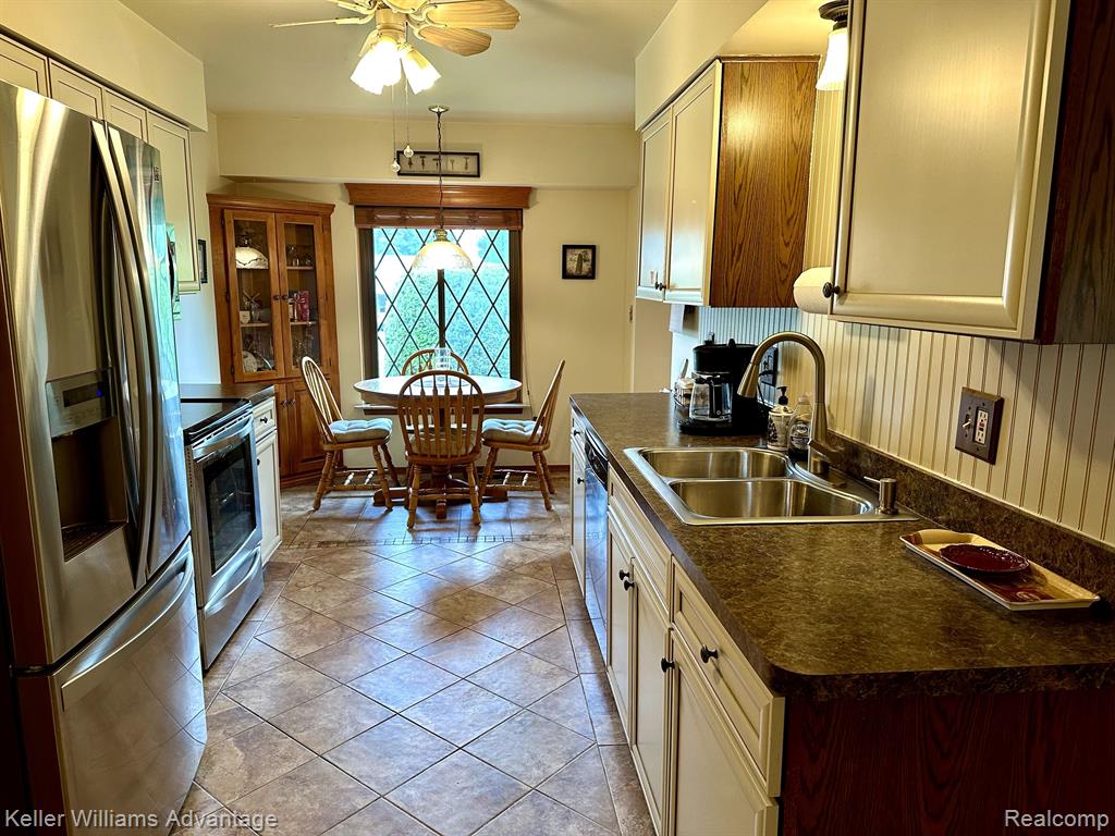 24297 Simmons Drive, Novi, MI — Photo 7