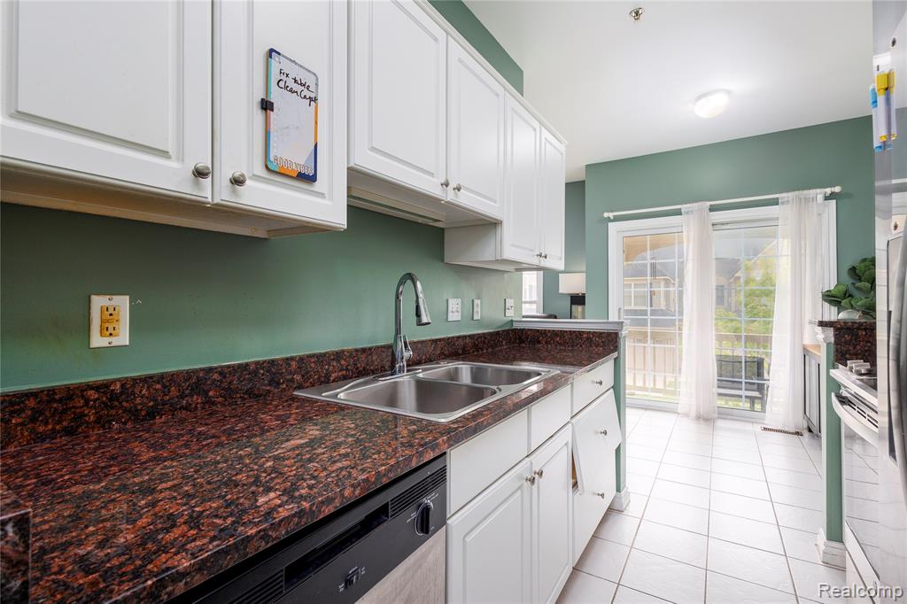 1569 E Lakeview Lane, Canton, MI 48187 — Photo 6