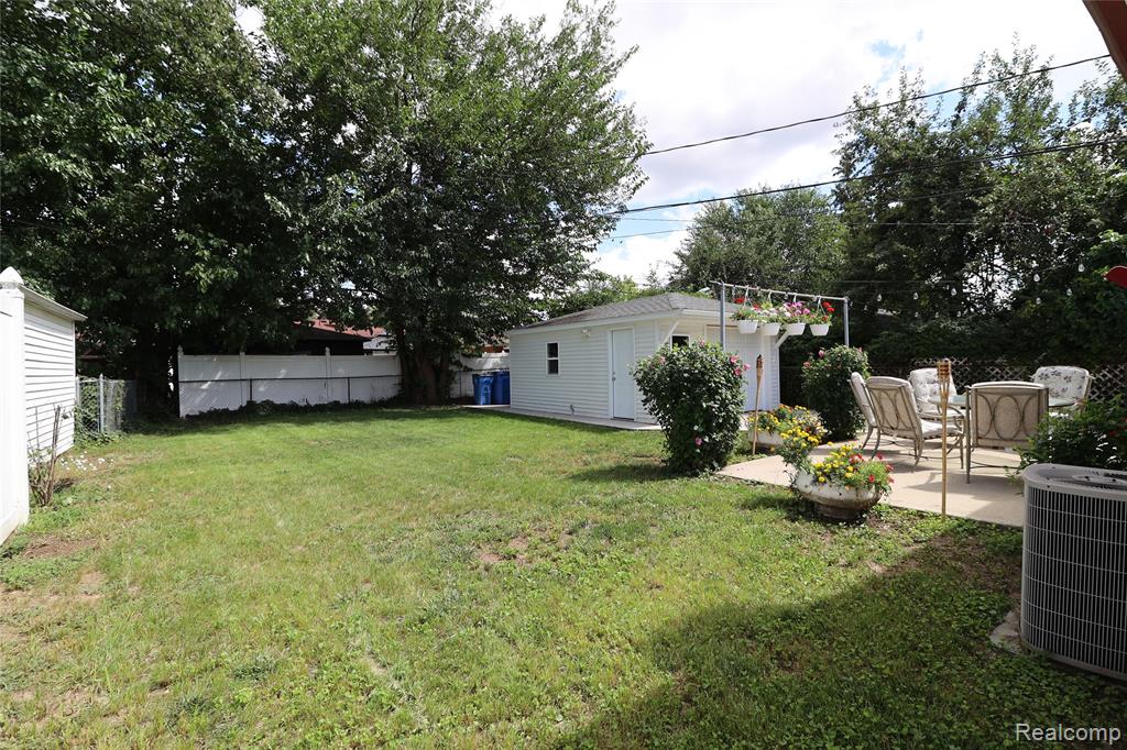 6840 N Silvery Lane, Dearborn Heights, MI 48127 — Photo 46