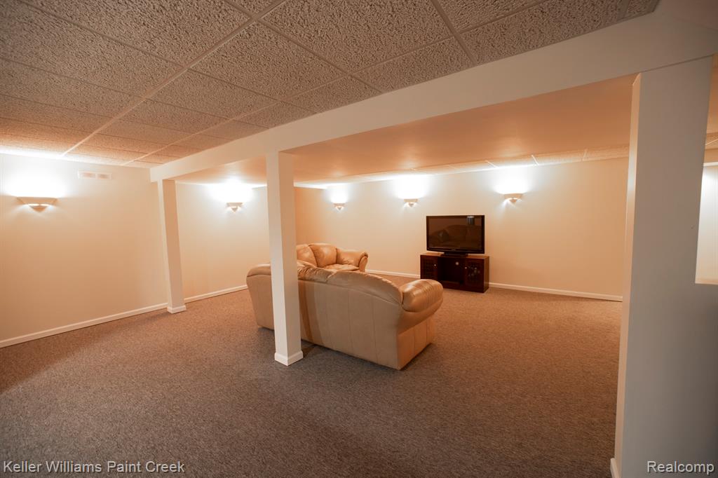 700 Woodfield Way, Rochester Hills, MI 48307 — Photo 32
