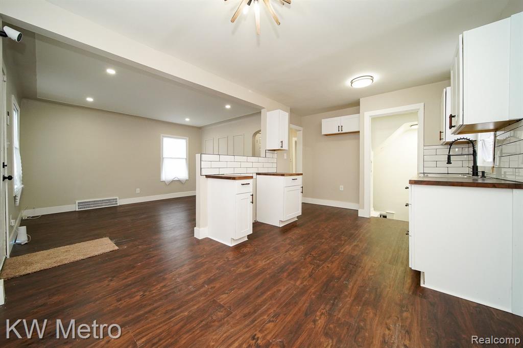 9584 AUBURN Street, Detroit, MI 48228 — Photo 4