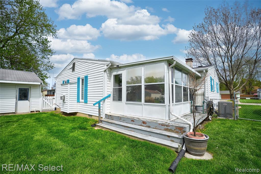 1412 Kettering Street, Burton, MI 48509 — Photo 5