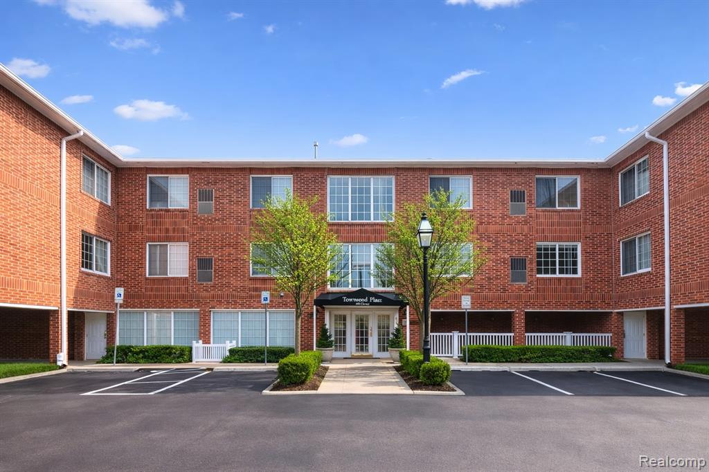 444 CHESTER Street, Birmingham, MI 48009