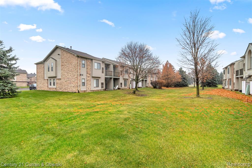 42580 Lilley Pointe Drive, Canton, MI 48187 — Photo 22