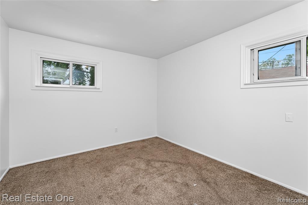4718 Roosevelt Boulevard, Dearborn Heights, MI 48125 — Photo 15